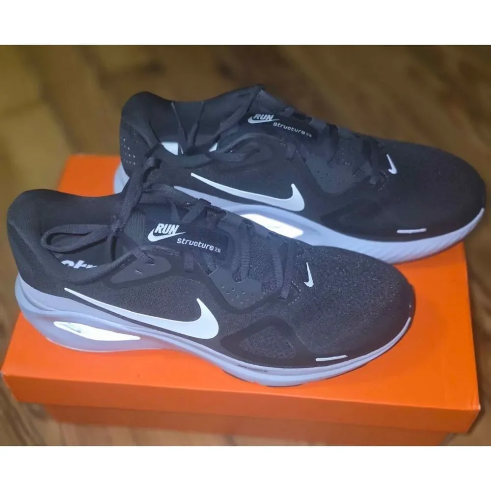 Nike Structure 26